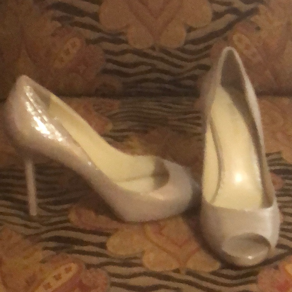 Perfect for the holidays!!Dressy Enzo Angiolini Metallic Shoes